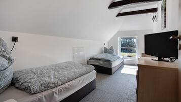 2 bedrooms, free WiFi, bed sheets