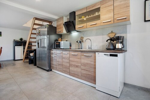 Apartment '2' with Private Terrace, Private Garden and Wi-Fi