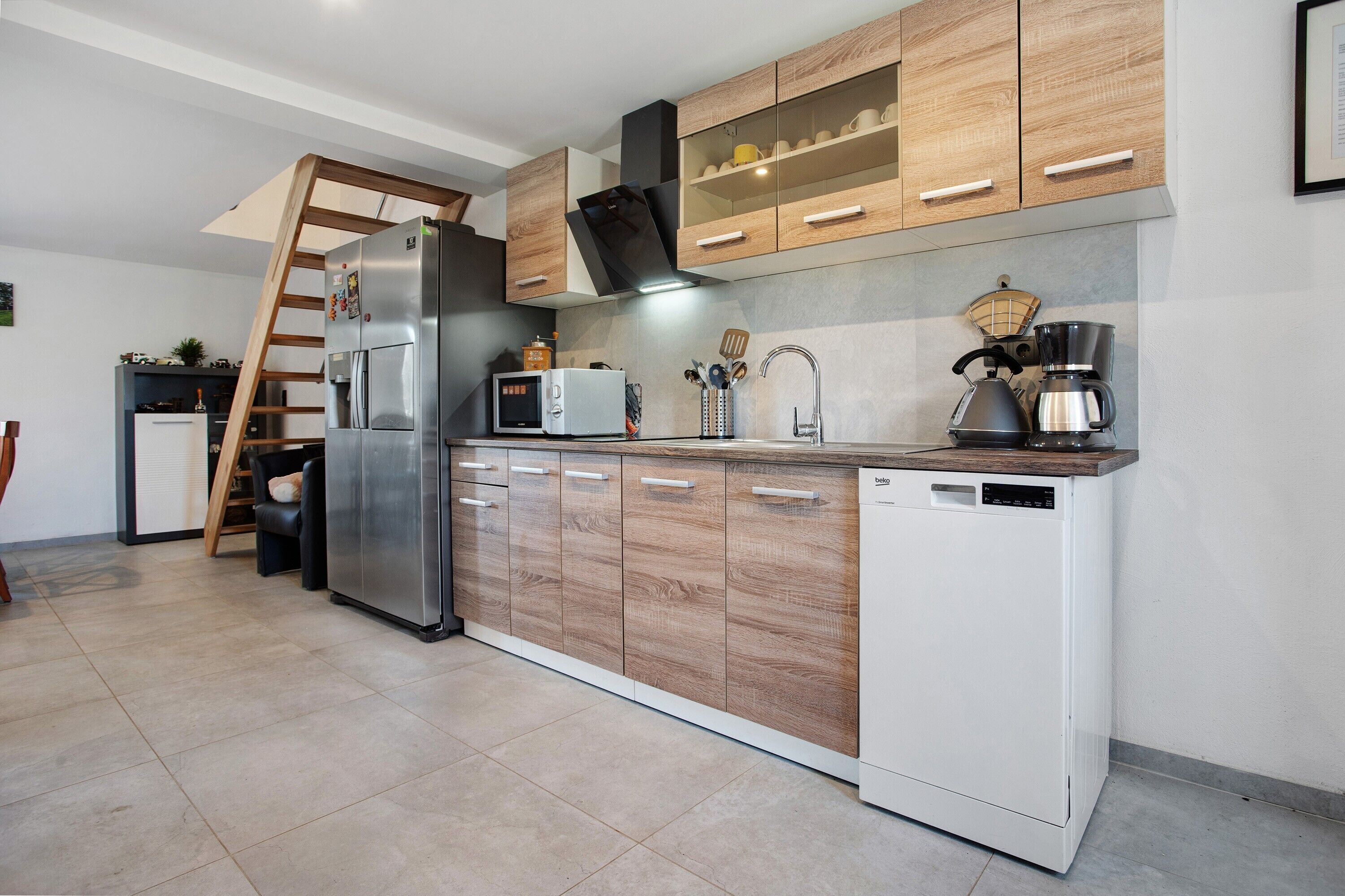 Réfrigérateur, micro-ondes, four, plaque de cuisson