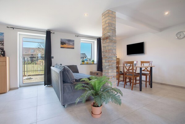 Fernseher, Tischtennisplatte