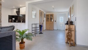 Interior - Apartment '3' with Private Terrace, Private Garden and Wi-Fi (Schmatzin)