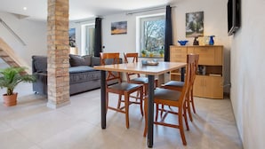 Dining - Apartment '3' with Private Terrace, Private Garden and Wi-Fi (Schmatzin)