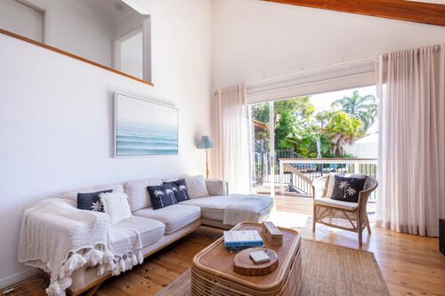 The Treehouse Nelson Bay, Pet Friendly with Boat Parking 