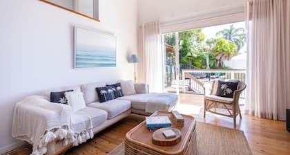 The Treehouse Nelson Bay, Pet Friendly with Boat Parking