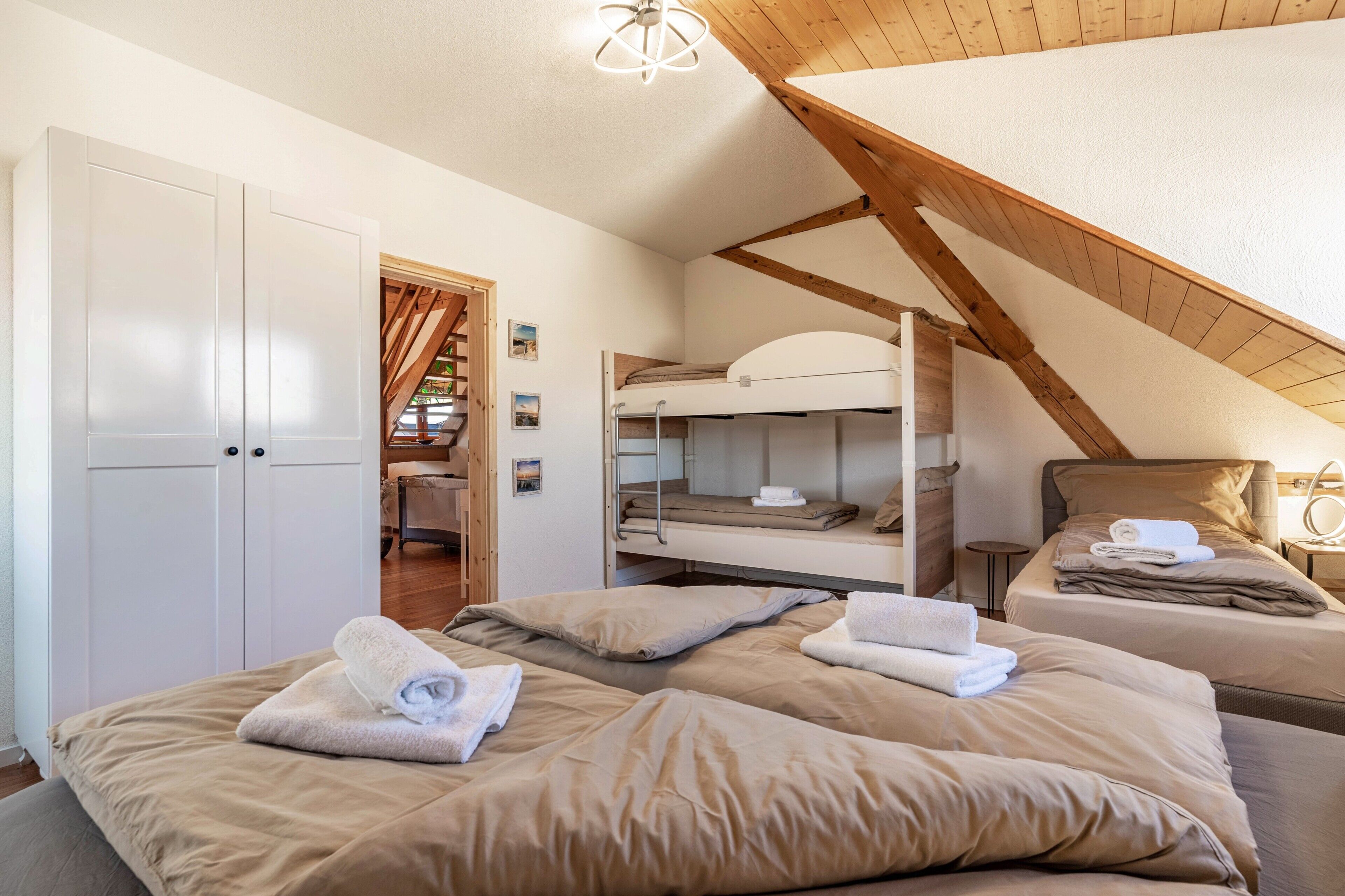 4 camere, Wi-Fi gratuito, lenzuola