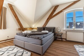 3 quartos, Wi-Fi de cortesia, roupa de cama