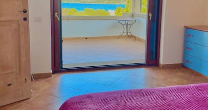 Villa Monti Corru Cannigione, 4 camere e 4 bagni.