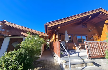 Exterieur. Holiday Home 'Finkennest' with Mountain View, Private Terrace and Wi-Fi