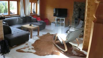 TV, fireplace, DVD player