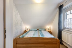 3 bedrooms, iron/ironing board, free WiFi, bed sheets - Holiday Home 'Kleine Liebe' with Private Terrace, Private Garden and Wi-Fi (Pellworm)