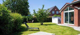 Holiday Home 'Kleine Liebe' with Private Terrace, Private Garden and Wi-Fi