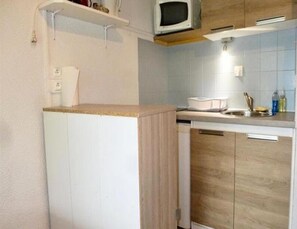 Fridge, microwave, coffee/tea maker, electric kettle