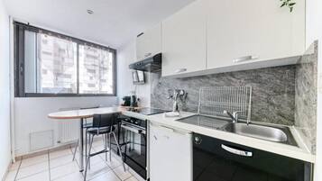 Microwave, oven, coffee/tea maker, cookware/dishes/utensils