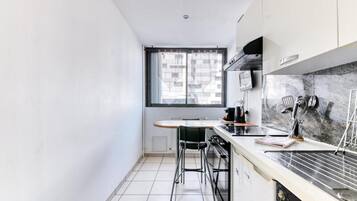 Microwave, oven, coffee/tea maker, cookware/dishes/utensils