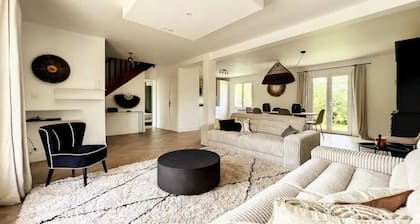 Houses & Villas for 6 People