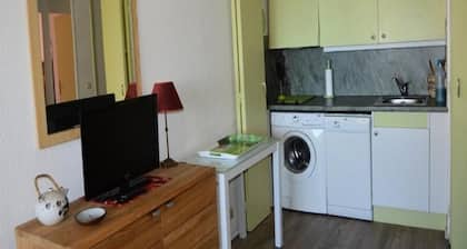 2 Rooms for 4 People