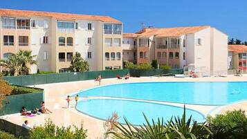 Kolam renang outdoor