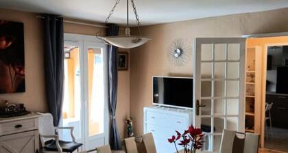 Houses & Villas for 5 People