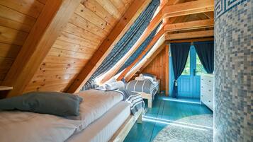 3 bedrooms, iron/ironing board, free WiFi, bed sheets