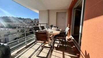 Tempat makan outdoor