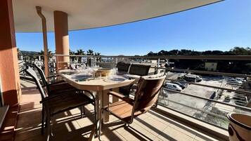 Tempat makan outdoor