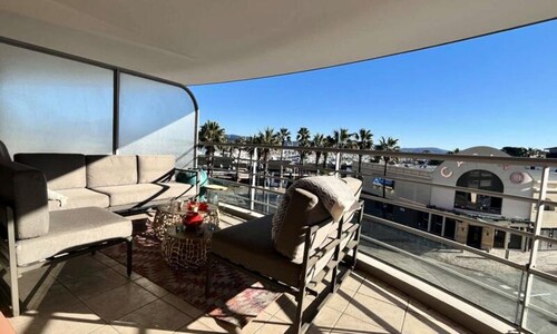 Residence Side Port With Four Rooms