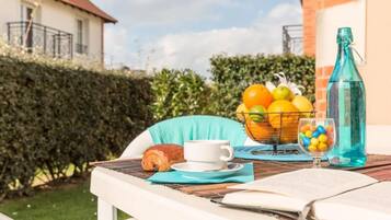 Tempat makan outdoor