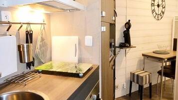 Fridge, microwave, oven, coffee/tea maker