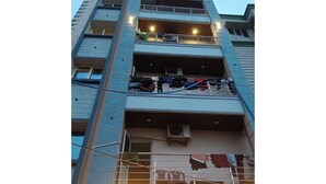 A multi-story hotel building with balconies and a sign indicating it is a unit of Peli Resort. - DhamStay Hotel Aradhya Near Beach Puri  (Puri)