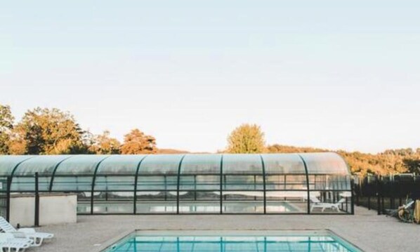 Outdoor pool - 3 Room Chalet 4 People PRM (Beynat)