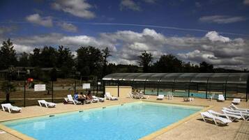 Kolam renang outdoor