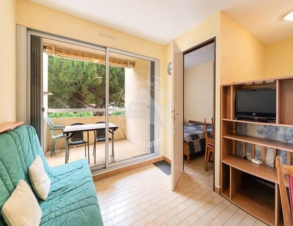 Living room - Residence Friends I for 5 People (Le Grau-Du-Roi)