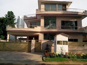 Front of property - Peace Guest House (Islamabad)