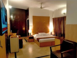 Deluxe Double or Twin Room | Free WiFi - Peace Guest House (Islamabad)
