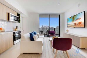 TV, offices - Downtown 2BR Oasis: Pool, Gym, Balcony Views (Miami)