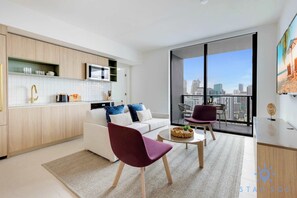 TV, offices - Downtown 2BR Oasis: Pool, Gym, Balcony Views (Miami)