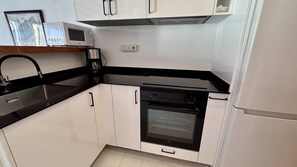 Fridge, microwave, coffee/tea maker, toaster - TROPICANA PARK  DN-007 (Denia)