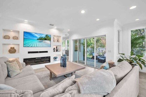 Grove Walk Manor | 3BR Oasis in Coconut Grove