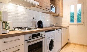 Fridge, microwave, oven, dishwasher