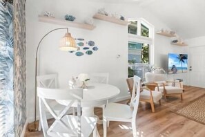 Dining - Coconut Cottage in the Grove-Purple Cottage (Miami)