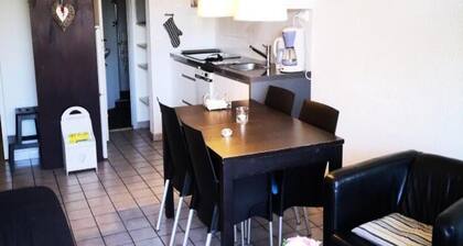 2 Rooms for 4 People