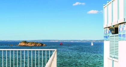 Apartment for 6 People - 1 Bedroom + 1 Sleeping Area - Terrace or Balcony - Unobstructed sea View - Sea Front
