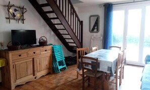 Dining - 4 Rooms for 7 People (Six-Fours-les-Plages)