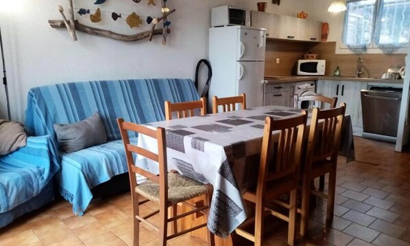 Dining - 4 Rooms for 7 People (Six-Fours-les-Plages)