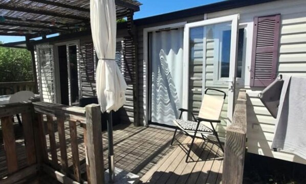 Terrace/patio - Spacious Chalet With Furnished Terrace (Fréjus)