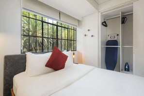 2 habitaciones, tabla de planchar con plancha, wifi y ropa de cama 