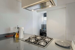 Refrigerador, microondas, horno, placa de cocina