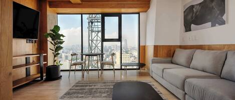 Een televisie en een kantoor