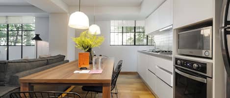 Fridge, microwave, oven, stovetop