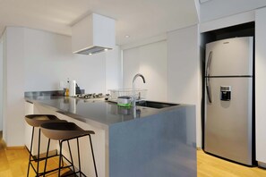 Fridge, microwave, oven, stovetop